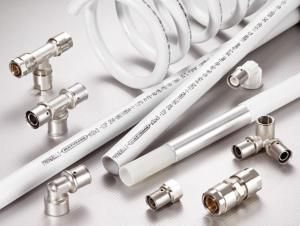 Les experts recommandent d'utiliser des tuyaux en métal-plastique pour le chauffage