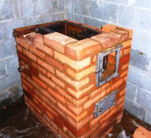 Si vous installez un échangeur de chaleur à eau pour le chauffage dans le poêle, il deviendra beaucoup plus chaud dans toute la maison.