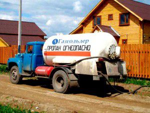 Il est préférable de remplir le réservoir d'essence à l'avance lorsque les conditions météorologiques permettent à la voiture de se rendre à la maison