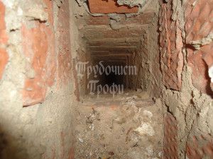 ce conduit de ventilation en brique est encore en parfait état