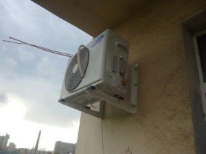 emplacement normal de l'unité avec accès aux vannes de service principales