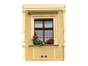 Grilles de conduits d'air sur la façade de la maison